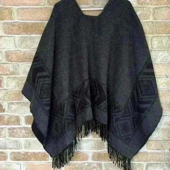 American Eagle Outfitters Grey & Black Shawl - Picture 3 of 3